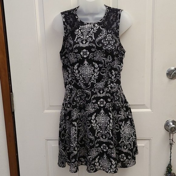 Forever 21 Black & White Dress - Picture 1 of 11